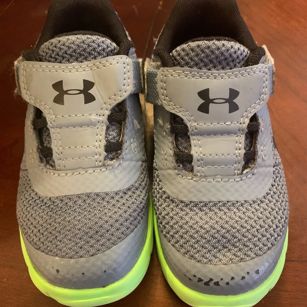UA kids shoes Sz 7